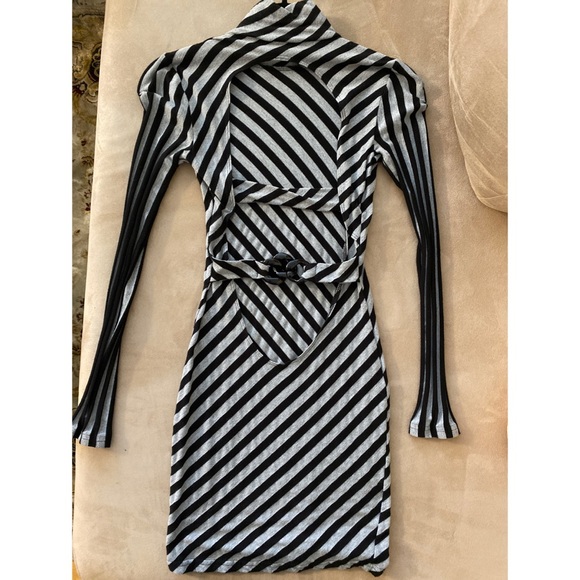 GUESS MINI TURTLE NECK OPEN BACK DRESS Size Small - Picture 5 of 8